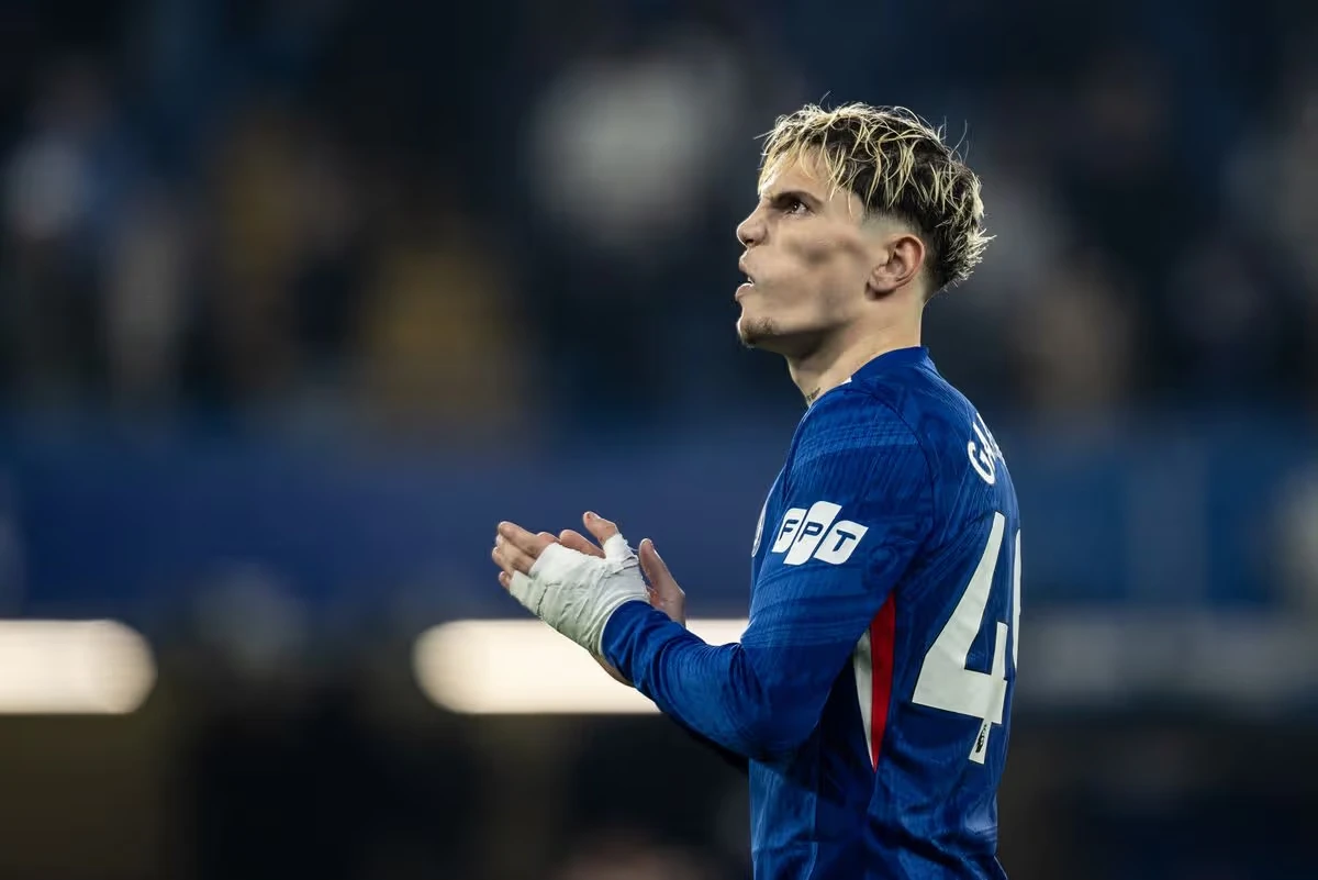 Chelsea considers offloading Garnacho after failed debut season at Stamford Bridge